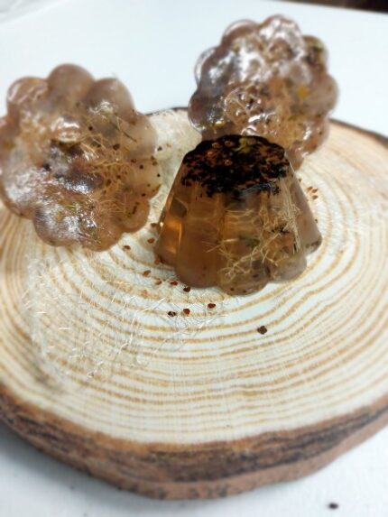 Σαπούνι μαύρου τσαγιού και φυσικού σφουγγαριού με άρωμα βοτάνων 100gr